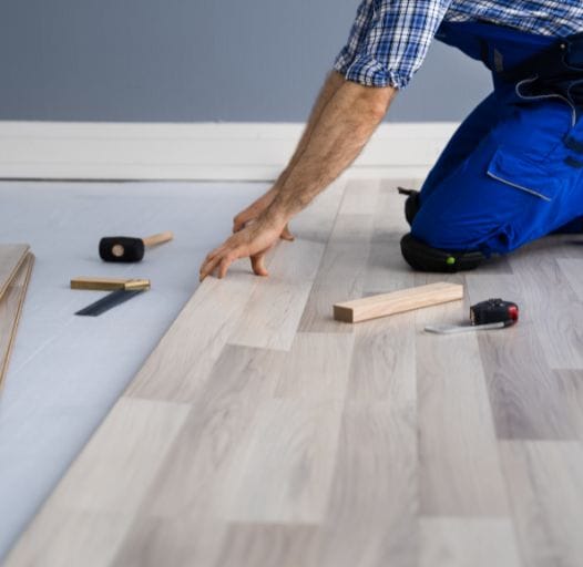 Colocación de suelo laminado en vivienda en Fuerteventura